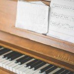 Black and white piano keys with music notes